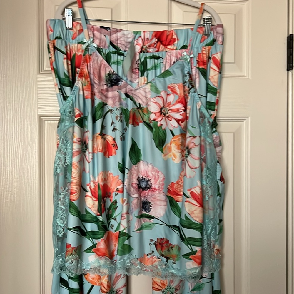 LB/ Cacique Floral Pajama Set - Picture 11 of 11